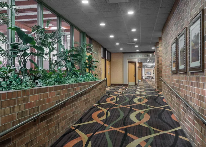Holiday Inn & Suites St. Cloud By Ihg